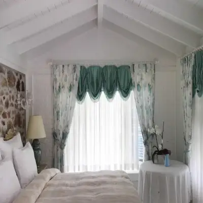 Lola 38 Hotel, +12