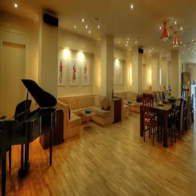Lvzz Hotel