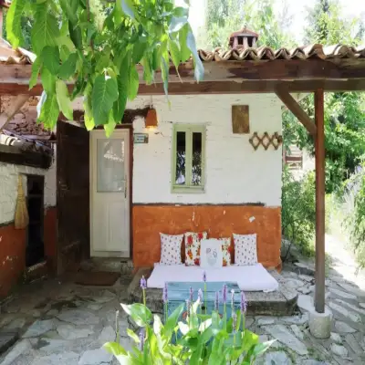Nişanyan Evleri