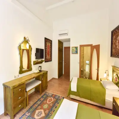 Piramit Otel