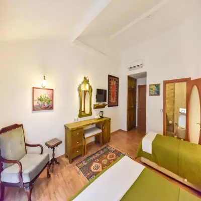 Piramit Otel