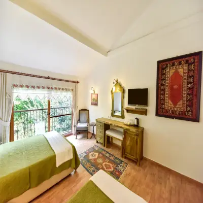 Piramit Otel