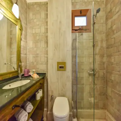 Piramit Otel