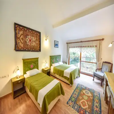 Piramit Otel