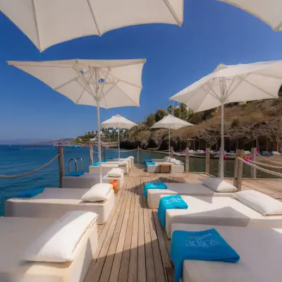 La Local Beach House, +12
