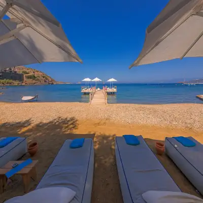 La Local Beach House, +12