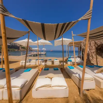 La Local Beach House, +12