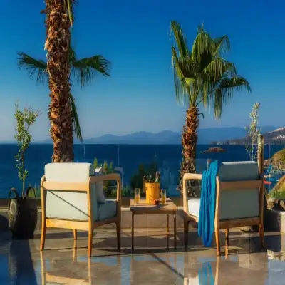 La Local Beach House, +12