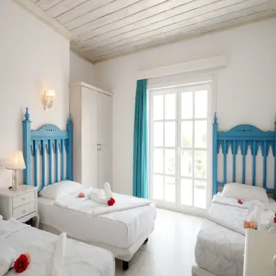 Otel Mavi Beyaz