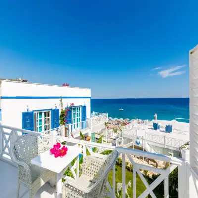 Otel Mavi Beyaz