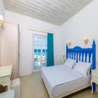 Otel Mavi Beyaz