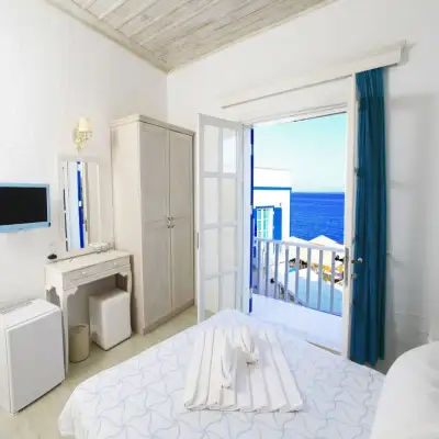 Otel Mavi Beyaz