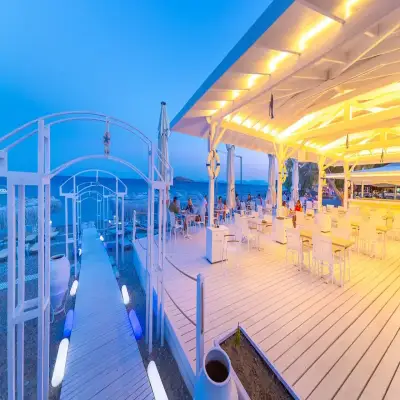 Otel Mavi Beyaz