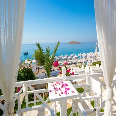 Otel Mavi Beyaz