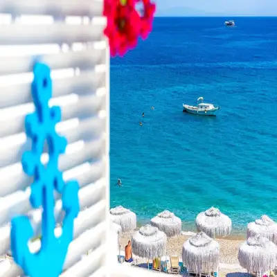 Otel Mavi Beyaz