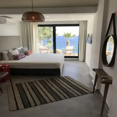 La Local Beach House, +12