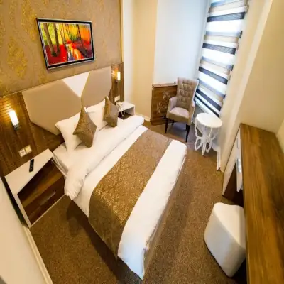 Kars-ı Şirin Otel