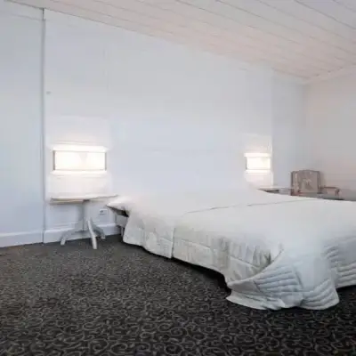 Kar's Hotel