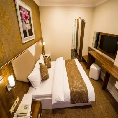 Kars-ı Şirin Otel