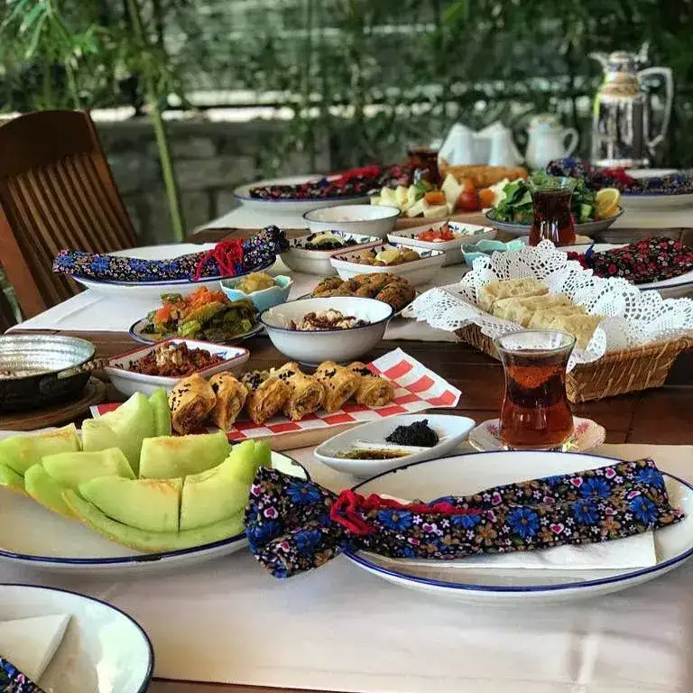 Luna Begonvil Taş Evler