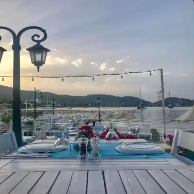 Luna Begonvil Taş Evler