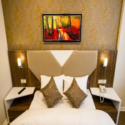 Kars-ı Şirin Otel