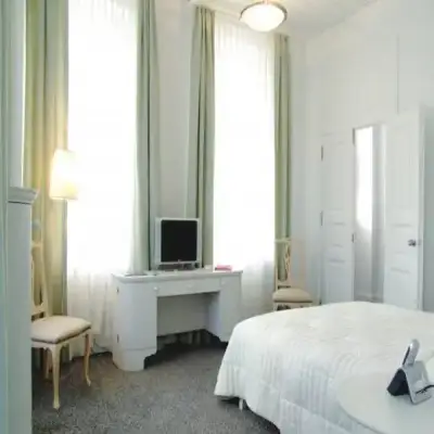 Kar's Hotel