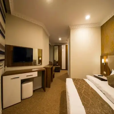 Kars-ı Şirin Otel