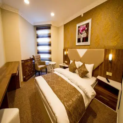 Kars-ı Şirin Otel