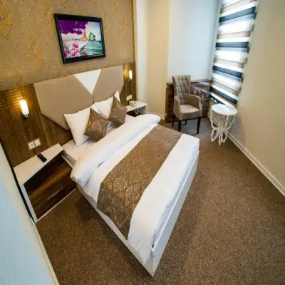 Kars-ı Şirin Otel