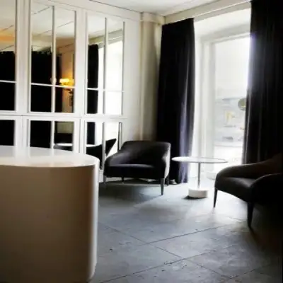 Kar's Hotel