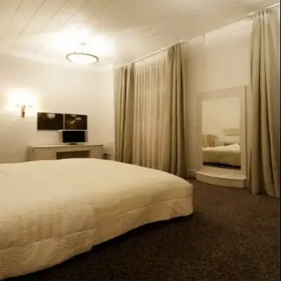 Kar's Hotel