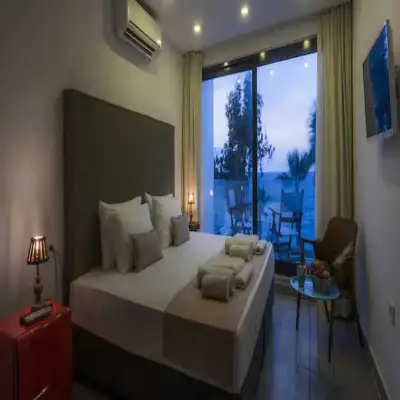 La Local Beach House, +12