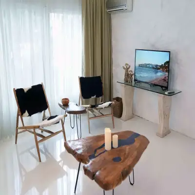 Yaso's By The Sea, Ardıç