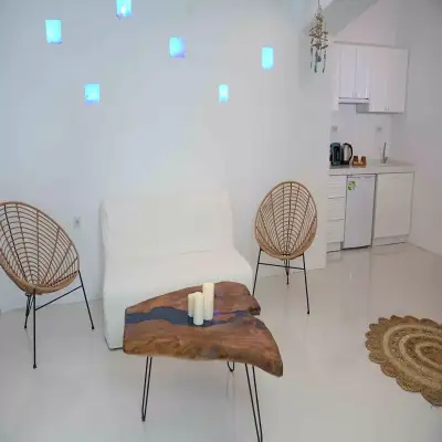 Yaso's By The Sea, Ardıç