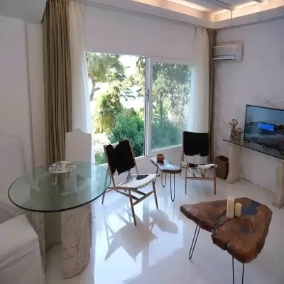Yaso's By The Sea, Ardıç