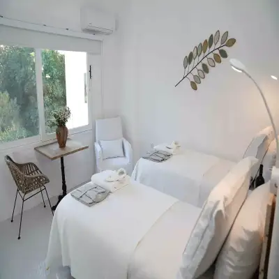 Yaso's By The Sea, Ardıç