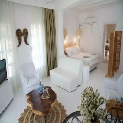 Yaso's By The Sea, Ardıç