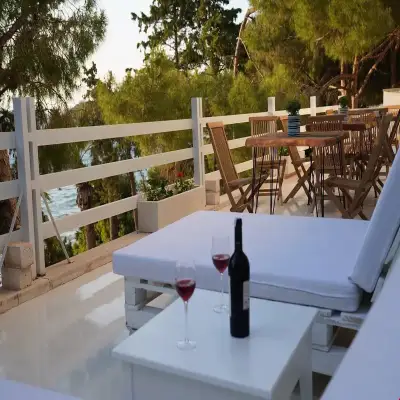 Yaso's By The Sea, Ardıç