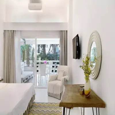 Yaso's By The Sea, Ardıç