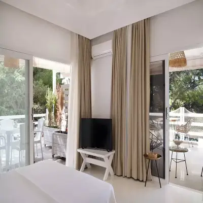 Yaso's By The Sea, Ardıç