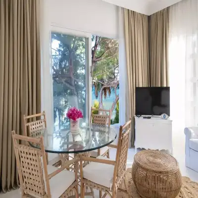 Yaso's By The Sea, Ardıç