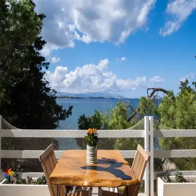 Yaso's By The Sea, Ardıç