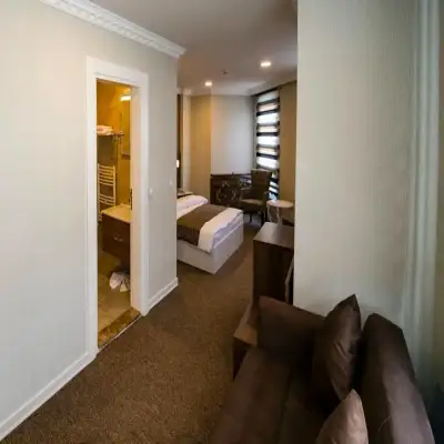 Kars-ı Şirin Otel