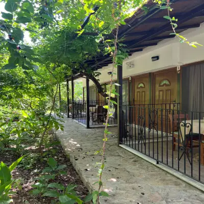 Piramit Otel