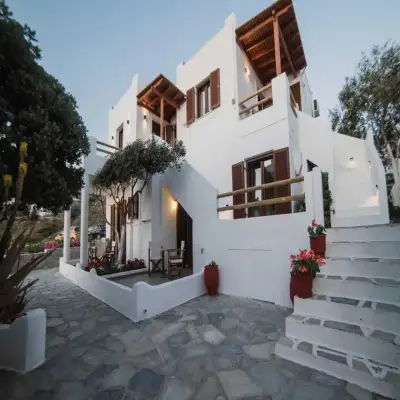Petros Studios & Suites