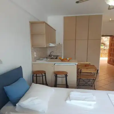 Anarrousa Studios & Apartments