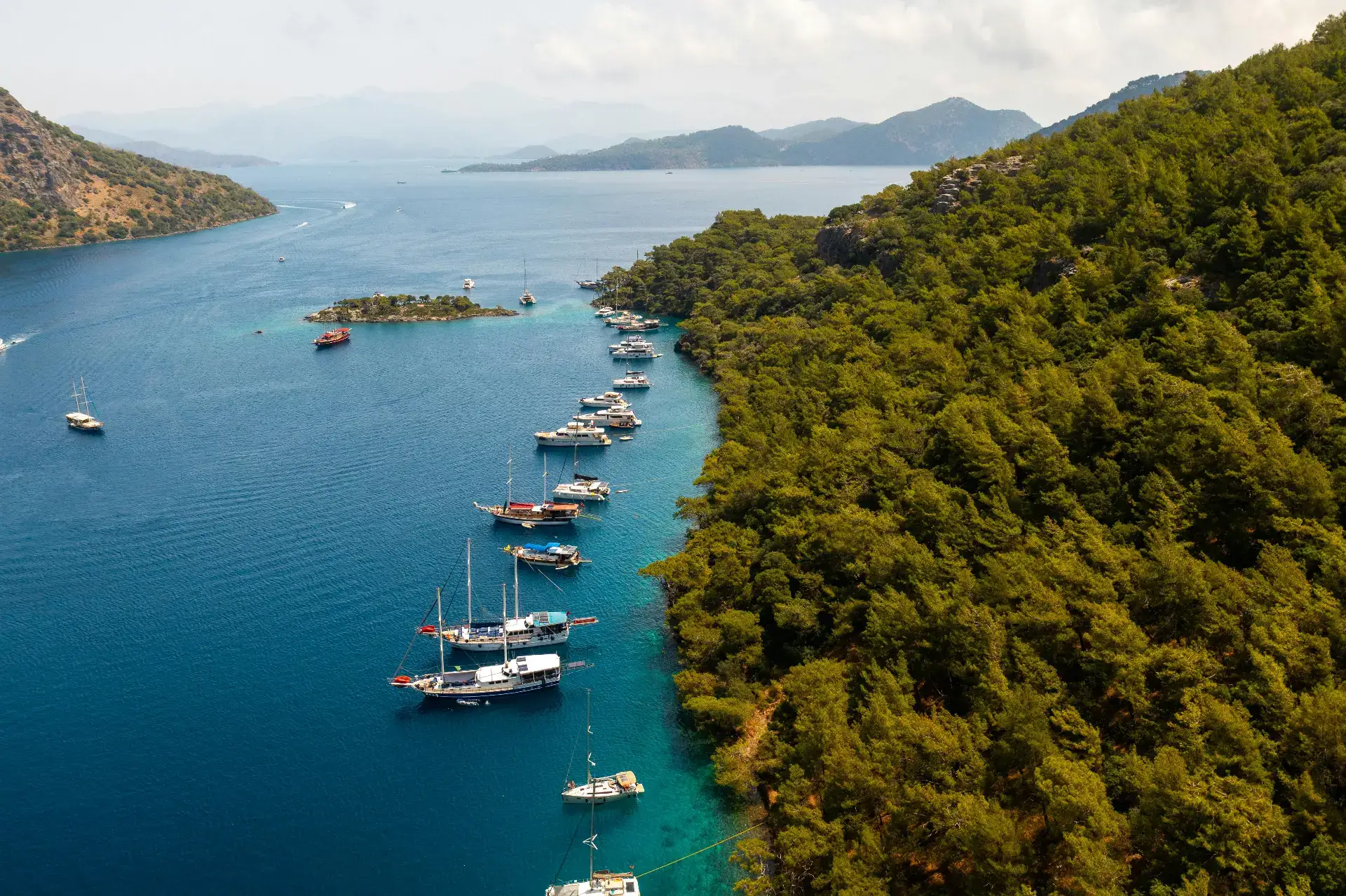 Marmaris’te Gezilecek Yerler: En Güzel Koylar, Plajlar ve Tarihi Mekanlar