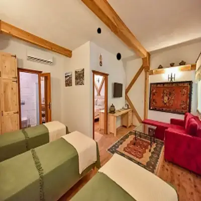 Piramit Otel