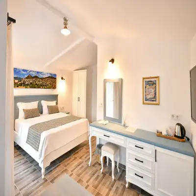 Piramit Otel